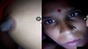 Exclusive Video Call with Desi Bhabhi Showing Off Her Boobs
