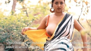 Monis Latest Topless Saree Video: A Hot and Steamy Session