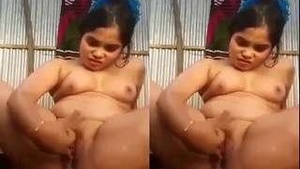 Exclusive Video of a Sexy Hillbilly Girl Masturbating with Her Fingers