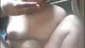 Desi housewife masturbating her pussy on cam