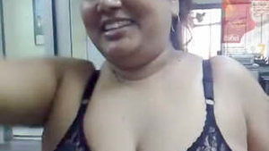 Lankan Secretary Gets Pounded in a scandalous Encounter