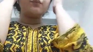 Big belly button bhabi shwo her sexy body on cam