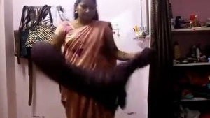 Desi bhabi changing her dress