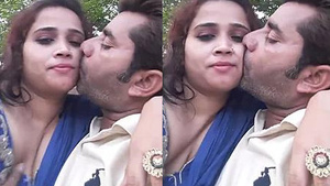 Husband films wifes passionate encounter with boobpress in the park