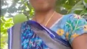 Desi Village bhabi show pussy abroad