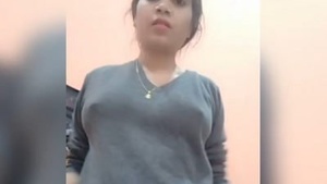 Desi sexy bhabi open her dress on cam