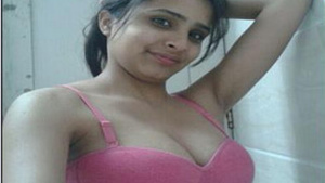 Desi indian girl goes to the bathroom to expose her XXX boobies and pussy
