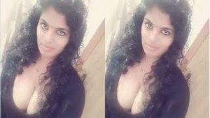 Exclusive Clip of Sexy Girl Bathing in mallu