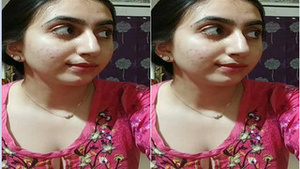 Pakistani Babe Paki Shows Off Her Sexy Boobs