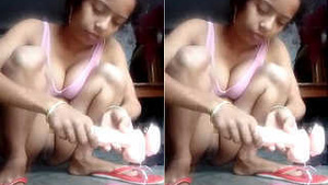 Exclusive Indian porn featuring a horny bhabhi using a glass dildo