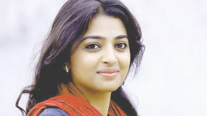 Indian actress Radhika flaunts her big breasts in a steamy video