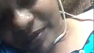 Bhabhi satisfaction for lover on video call