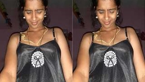 Exclusive Video of a Tamil Bhabhis Naked Body Reveal