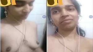 Exclusive Desi Girl Shows Off Her Busty Body on Video Call