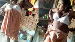 Desi auntie gets naughty after a steamy bath