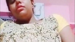 Tanker menina se masturbando