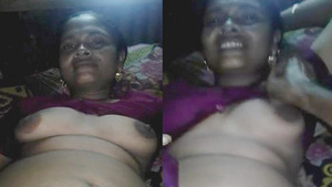 Desi auntys exposed breasts get a good workout
