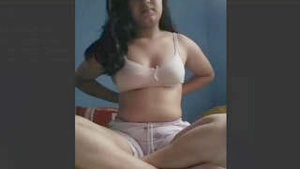 Beautiful Beautiful Girl Showing And Fingering Pussy