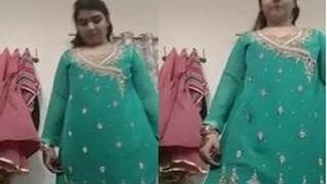 Sexy Pakistani Girl Takes a Break from Work to Swap Clothes