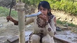 Pk pretty girl sexy outdoor bath