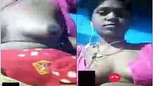 Bhabhis Busty Body Gets Revealed on Video Call
