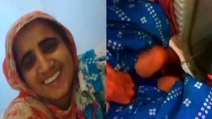 Naughty hillbilly Bhabhis secret lover shares video of her peeing selfie on porn site