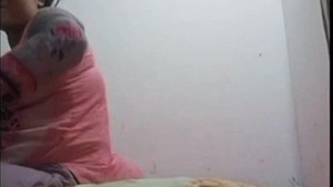Desi Bhabhi Caught Sucking n riding young lover