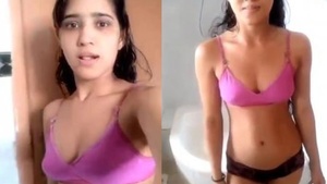 Linda Linda Linda girl before the bath