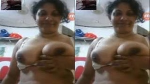 Exclusive Video of a Sexy Lankan Bhabhi Revealing Her Boobs and Pussy