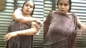 Auntys steamy outdoor bath session