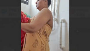 BBW Indian milf Auntie bath vdo
