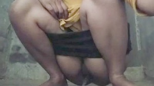 Desi Indian Girl Record Her Pissing Clip
