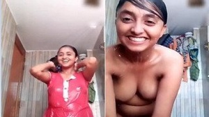 Exclusive Cal Video of a Sexy Girl Bathing Solo