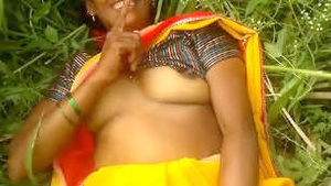 Indian village bhabhi outdoor boob show