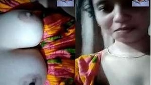 Desi girl flaunts her big breasts in a steamy video call