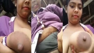 Desi bhabhi with big boobs shows off her naked body in a steamy video
