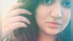 Bela menina showing and moaning