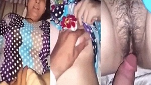 Pakis hottest video yet: A steamy pussy exploration