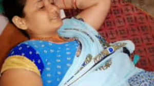 Aunty gets naughty with her asshole reveal