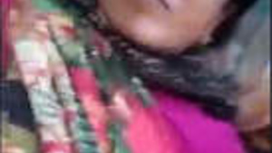 Mature Desi bhabhi gets down and dirty in steamy video