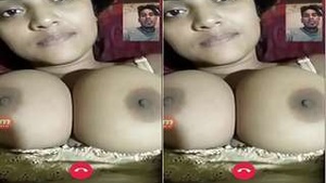 Amateur Bangla Girl Shows Off Her Big Boobs on Video Call