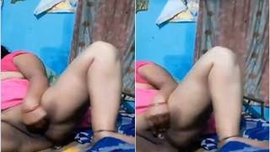 Indian Amateur Bhabhi Masturbates on Camera