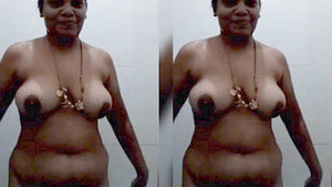 Exclusive Video of Mallu Bhabhi Bathing