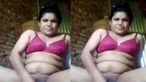 Horny Hillbilly Bhabi Masturbates in the Village