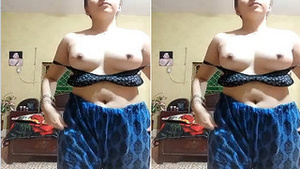 Pakistani Amateur Shows Off Her Big Breasts