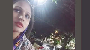 Desi slut Randy wants money for hotel sex