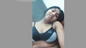 Cute Bangali girl chats with a guy on camera in steamy video
