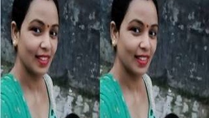 Desi Bhabhis Exclusive Bath Time Video for Her Lover