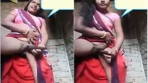 Desi bhabhi indulges in some solo playtime