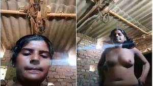 Desis Hillbilly Girl Strips for Money and Takes Nude selfies with Her Lovers